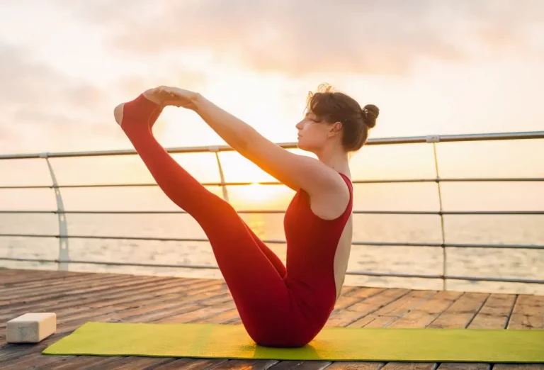 Scopri di più sull'articolo The all-encompassing Advantages of Navasana.