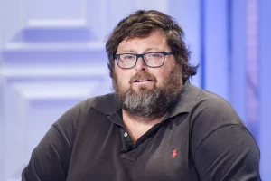 Scopri di più sull'articolo Mario Adinolfi all’Isola dei Famosi 2025: un ingresso che divide l’opinione pubblica
