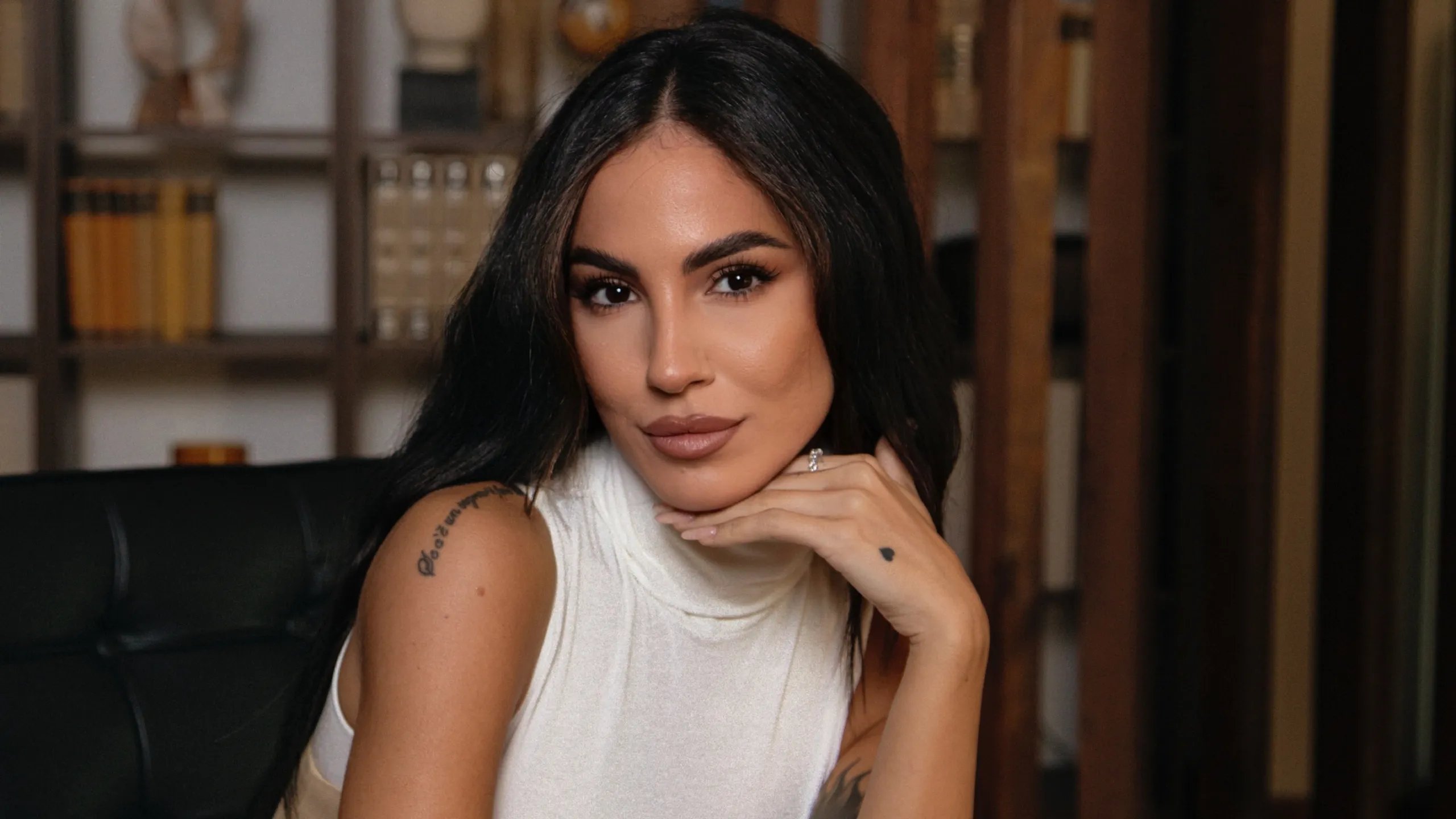 Scopri di più sull'articolo Giulia De Lellis incinta: Tony Effe presto papà? Il gossip impazza sui social