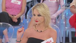 Scopri di più sull'articolo Uomini e Donne Anticipazioni dal 22 al 24 aprile: tensioni, addii e colpi di scena nel Trono Over