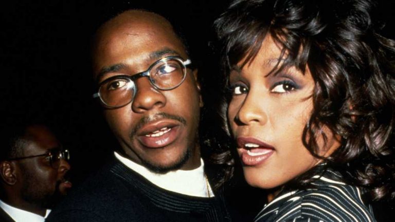 Scopri di più sull'articolo Whitney Houston e Bobby Brown: la tormentata storia d’amore tra talento, eccessi e addii