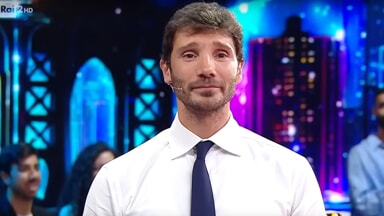Scopri di più sull'articolo Ascolti TV: “Il Turco” sfida gli ascolti: De Martino trionfa su Rai1 e Rai2