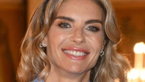Scopri di più sull'articolo Chi è Martina Colombari? Dalla corona di Miss Italia a icona di stile e impegno sociale