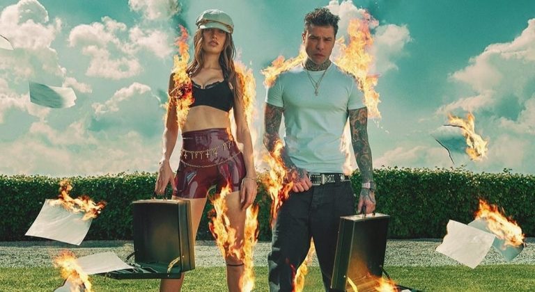 Scopri di più sull'articolo Di cosa parla la nuova canzone di Fedez con Clara: “Scelte stupide”