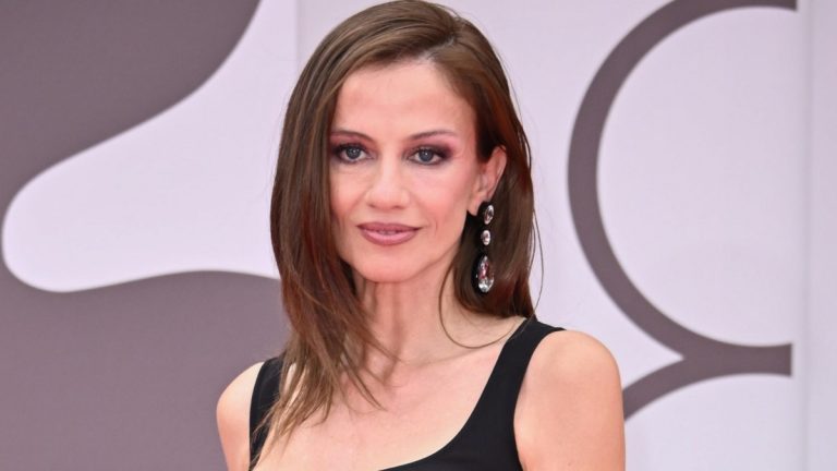 Scopri di più sull'articolo Chiara Iezzi ha figli? La verità sulla maternità dell’artista