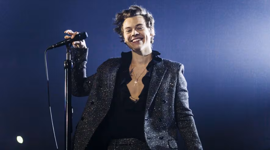 Scopri di più sull'articolo Harry Styles: fidanzata attuale e la verità sulla sua vita sentimentale