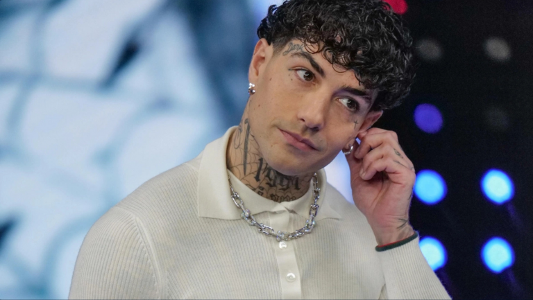 Scopri di più sull'articolo Tony Effe dedica un pezzo di una sua canzone alla figlia Priscilla