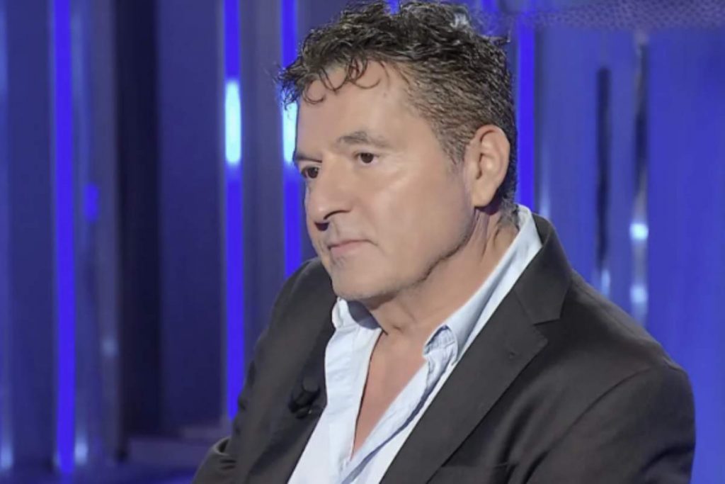 Nel medesimo pomeriggio televisivo, Domenica In ha dovuto confrontarsi con un avversario di peso: la prima puntata della nuova edizione di Amici di Maria De Filippi