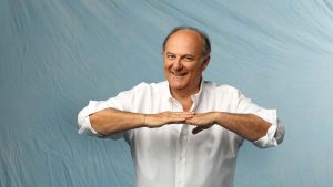 Scopri di più sull'articolo Gerry Scotti, lo zio più famoso d’Italia: scopriamo insieme il volto della tv italiana