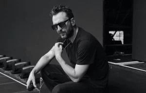 Scopri di più sull'articolo Cesare Cremonini rompe il silenzio: “Le avevo dato l’anima, e lei ha raccontato la mia vita senza chiedermelo”