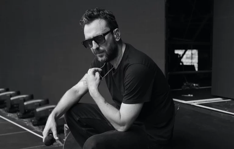 Scopri di più sull'articolo Cesare Cremonini rompe il silenzio: “Le avevo dato l’anima, e lei ha raccontato la mia vita senza chiedermelo”