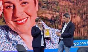 Scopri di più sull'articolo Benedetta Rossi premiata con il Telegatto: “Rubavo il Wi-Fi al parroco per caricare i miei primi video”