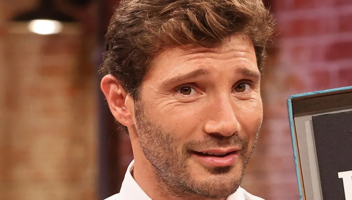 Scopri di più sull'articolo Stefano De Martino si racconta: “Sanremo? Sarebbe uno strappo nella mia maratona”