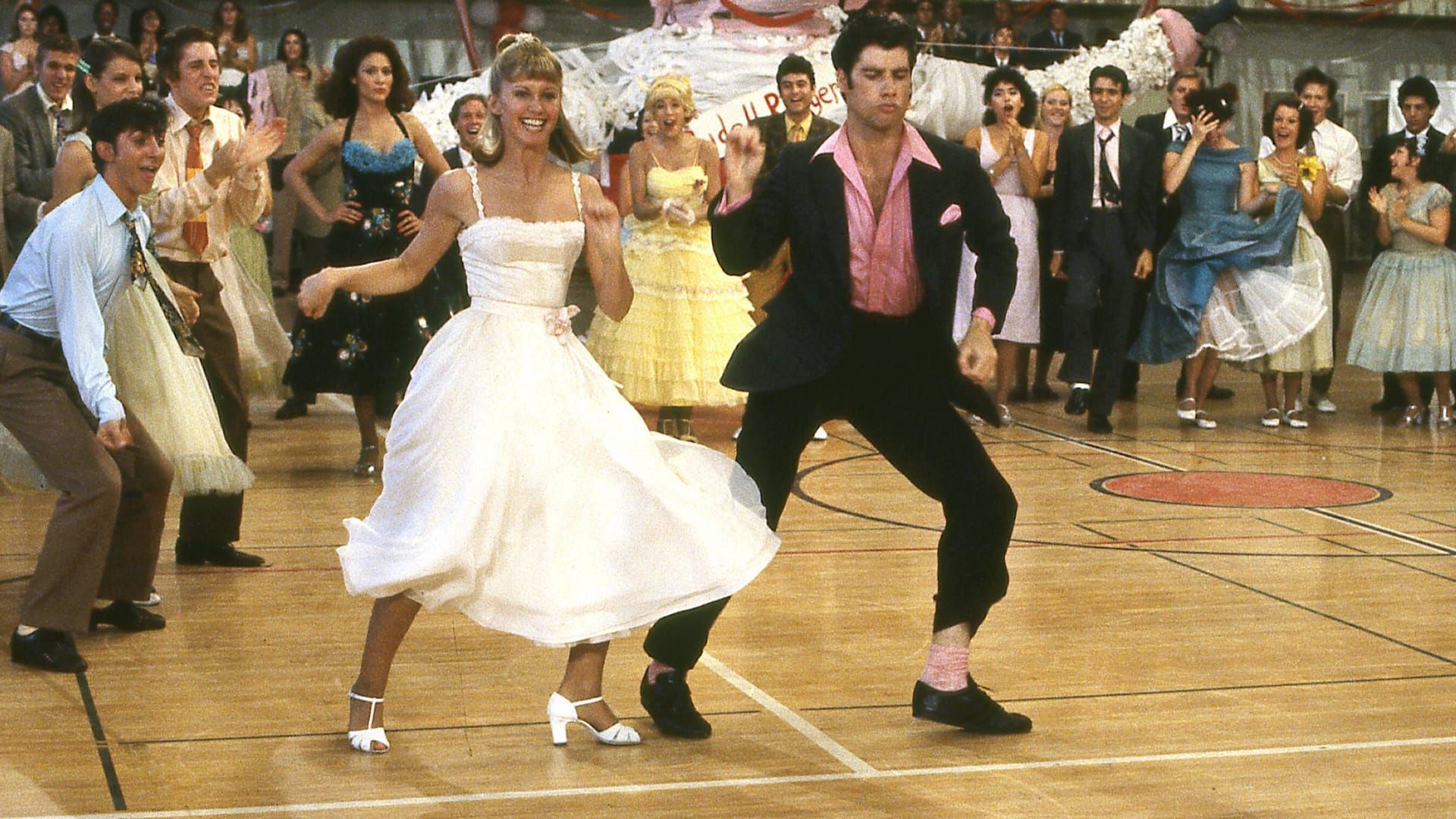 olivia newton john l und john travolta die filmstars machten das musical grease auf der kinoleinwand zur legende7142274919316528254