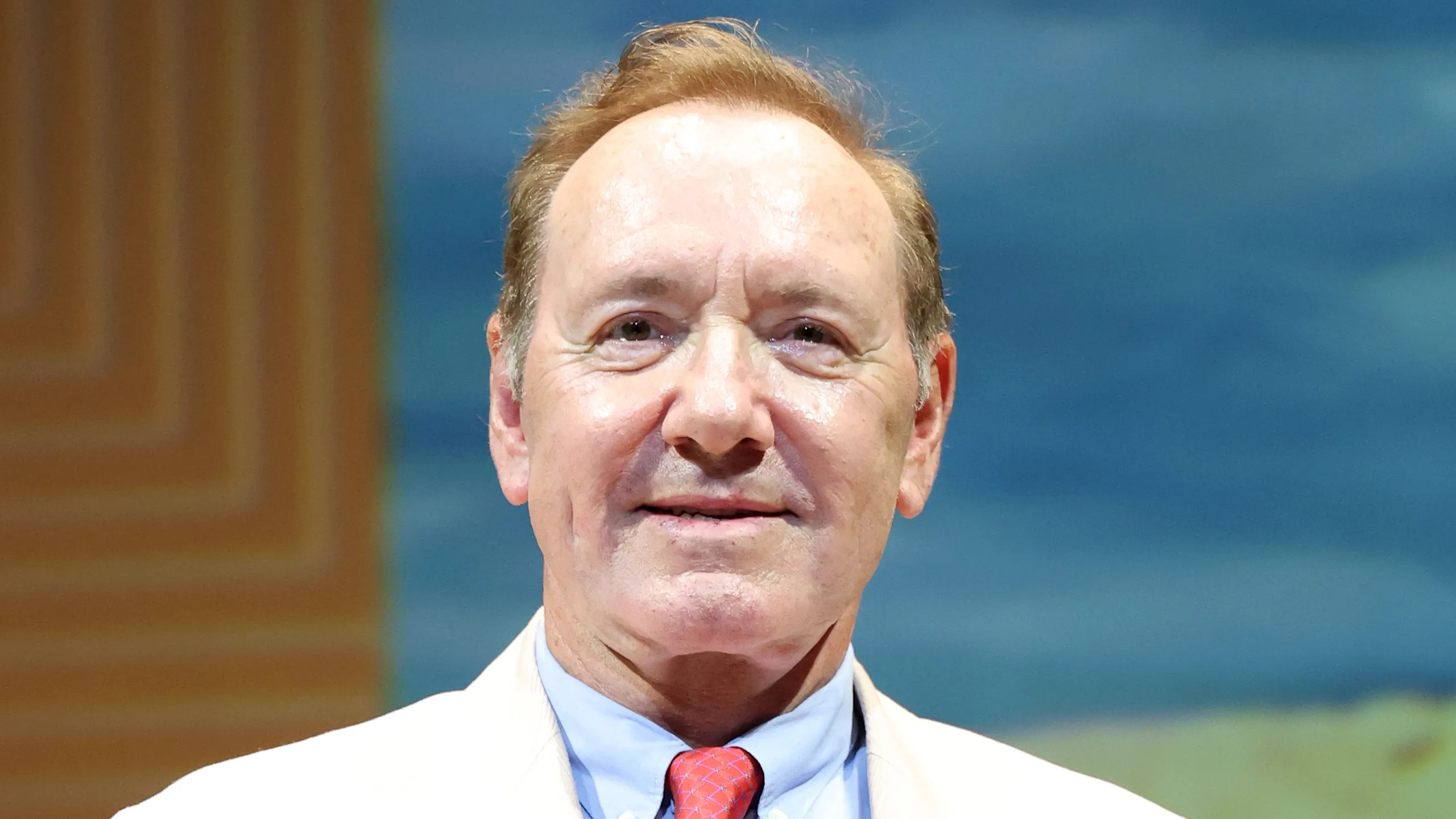 Kevin Spacey torna sotto accusa: affronta una nuova causa per violenza e molestie