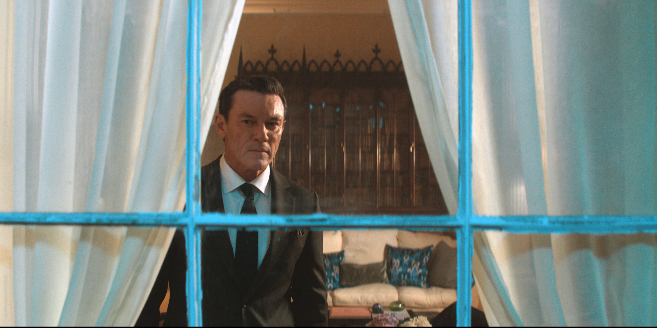 Scopri di più sull'articolo Luke Evans al centro del nuovo thriller politico britannico The Party per ITV