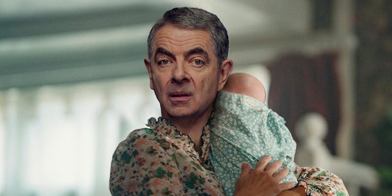 Scopri di più sull'articolo Rowan Atkinson torna con Man Vs Baby: il caos natalizio su Netflix