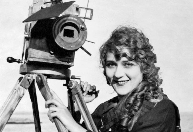 Scopri di più sull'articolo Le Donne che Hanno Fatto la Storia del Cinema: Icone, Registe e Attrici Indimenticabili