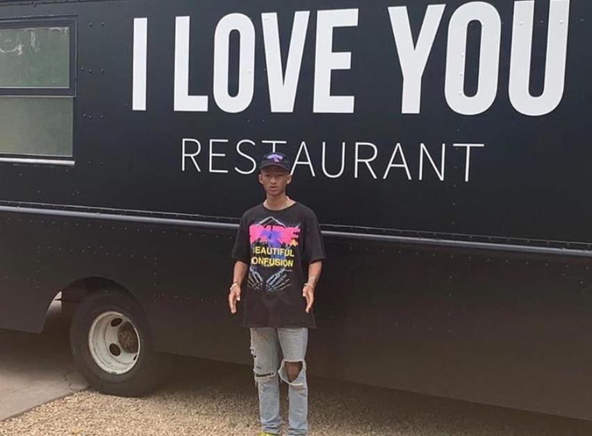 Jaden Smith con il food truck I love you restaurant