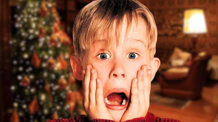 Scopri di più sull'articolo Perché i film di Natale non invecchiano mai? L’effetto “coperta calda” che ci fa tornare ogni anno da Kevin ed ora anche al cinema