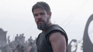 Scopri di più sull'articolo Matt Damon è Ulisse in “The Odyssey”: Empire svela le nuove foto e l’attore perde la testa davanti al cavallo di Troia
