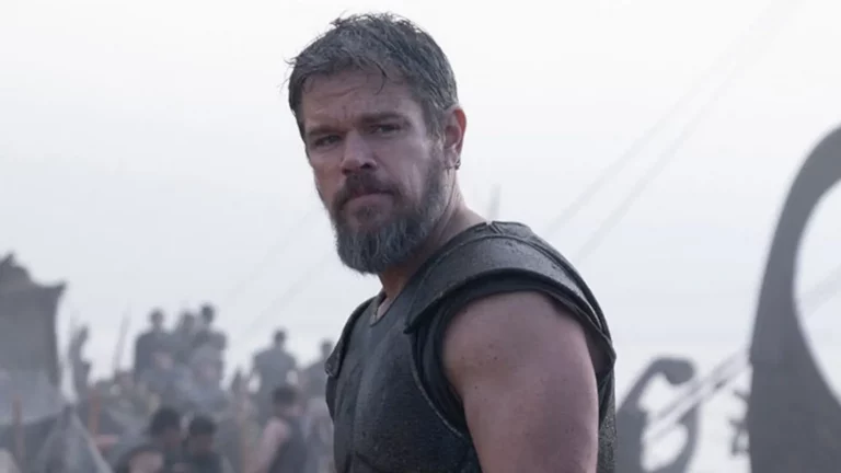Scopri di più sull'articolo Matt Damon è Ulisse in “The Odyssey”: Empire svela le nuove foto e l’attore perde la testa davanti al cavallo di Troia