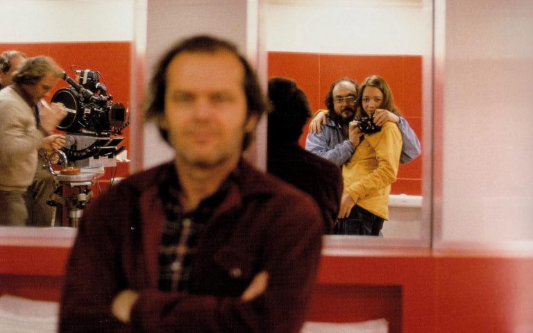 Scopri di più sull'articolo Kubrick e la tortura psicologica: quante volte ha fatto ripetere quella scena di Shining a Shelley Duvall?