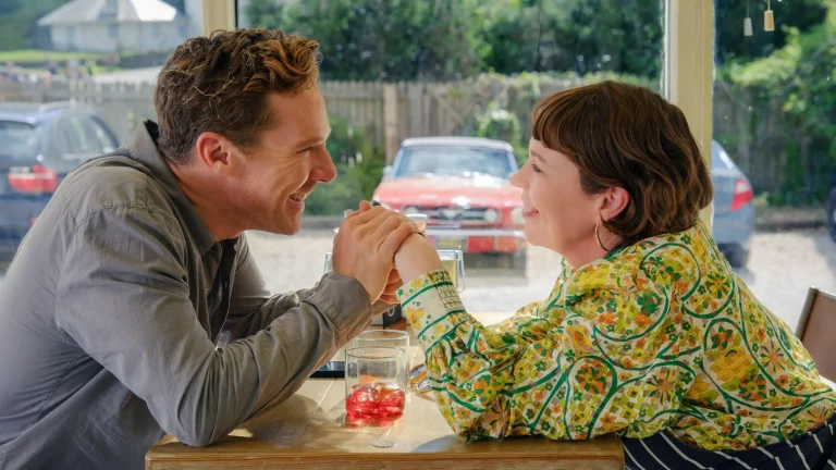 Scopri di più sull'articolo I Roses: la commedia nera che trasforma l’amore in un campo di battaglia è su Disney+