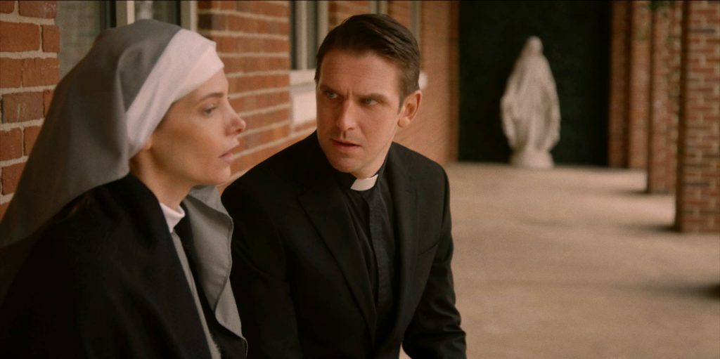 Finalmente un esorcismo che non sfrutta il dolore: Emma Schmidt -The Ritual sorprende dove altri falliscono