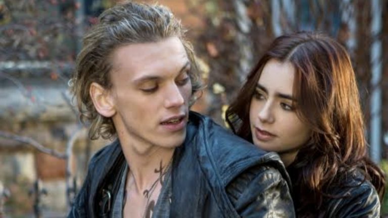 Da Parigi al Sottosopra: quando Emily incontrò Vecna Da Parigi al Sottosopra: quando Emily incontrò Vecna