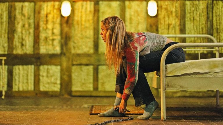 Scopri di più sull'articolo Girl Taken: finalmente un thriller, dove si sottolineano le fratture invisibili che lascia un trauma